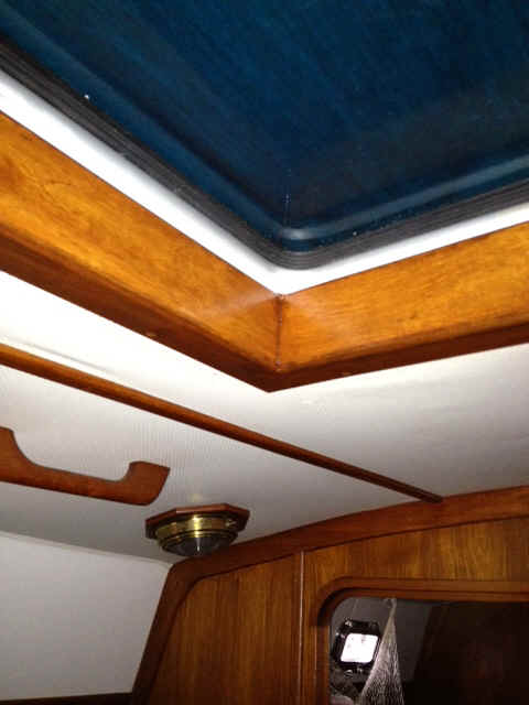 hatch_01.JPG (109149 bytes)