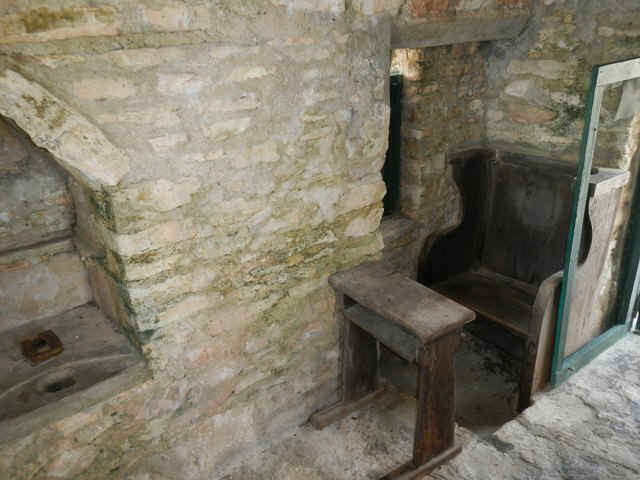 CatHermitage17.jpg (94098 bytes)