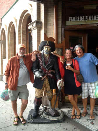 FB_Pirate04.jpg (85196 bytes)