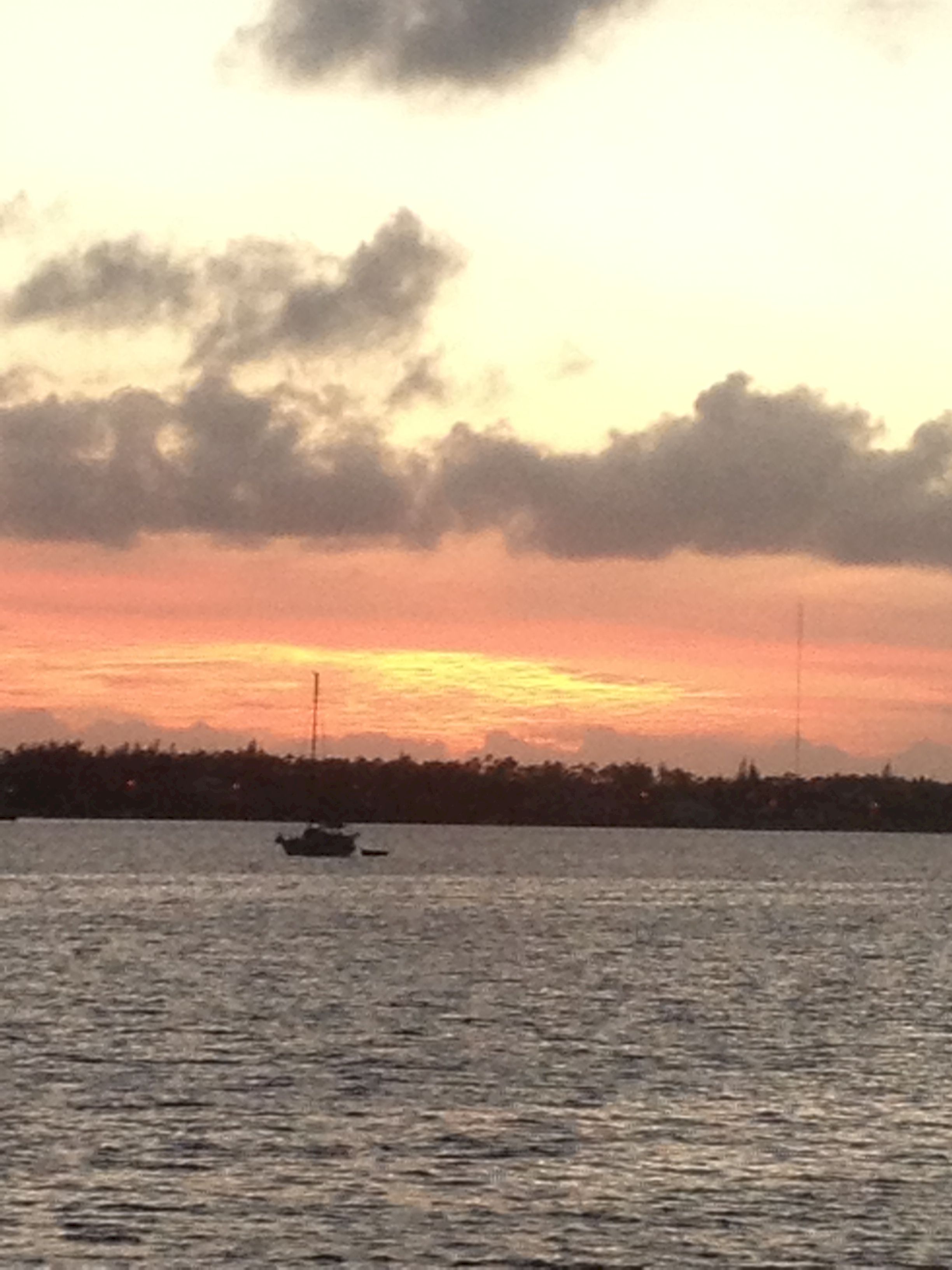 MH_sunset.jpg (481260 bytes)
