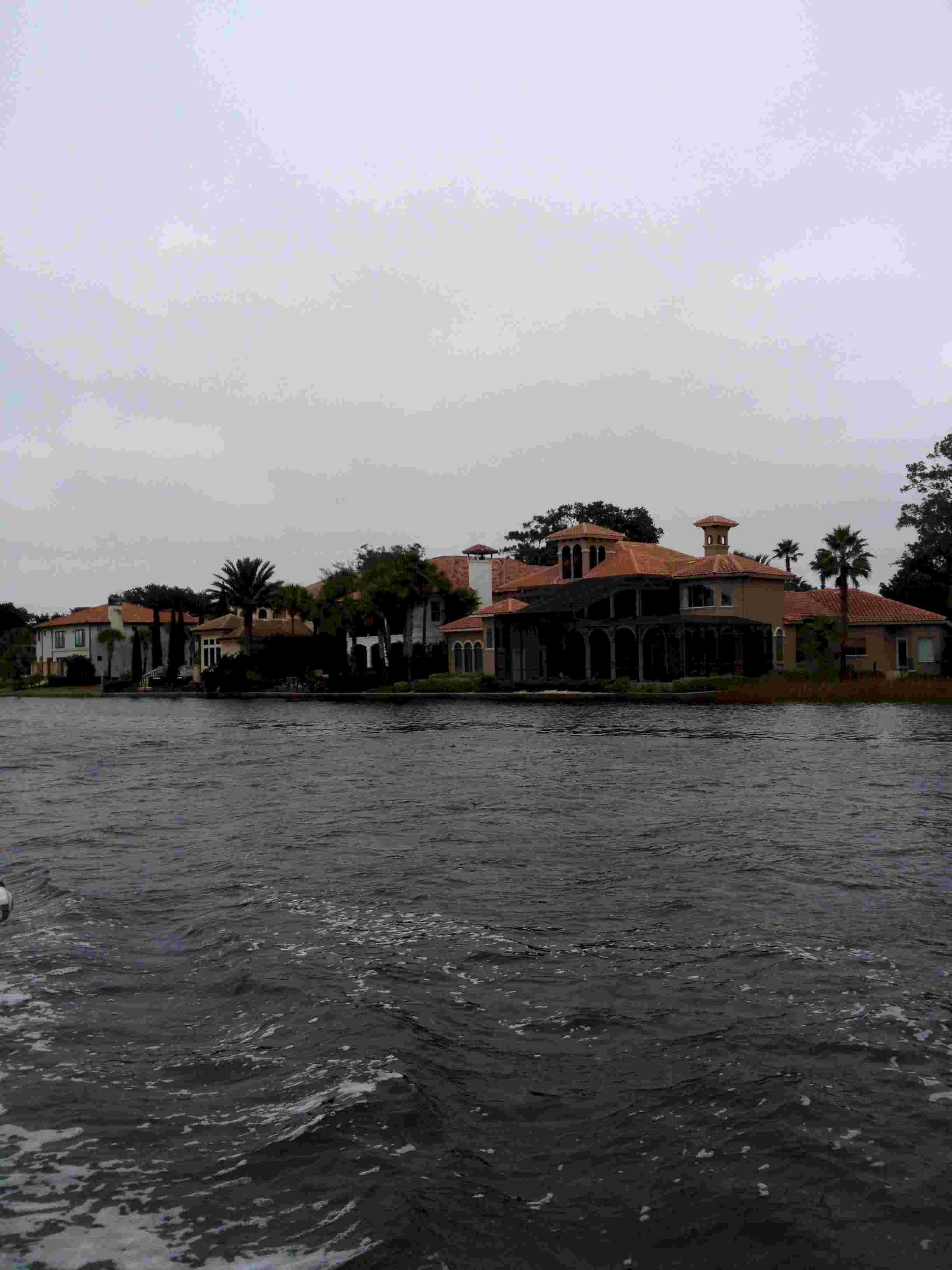 Villa on ICW.jpg (191813 bytes)