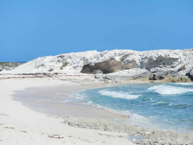 bps02_beach_cave.jpg (87877 bytes)