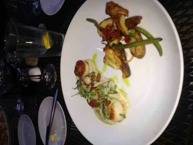 FB_Dinner.jpg (93190 bytes)