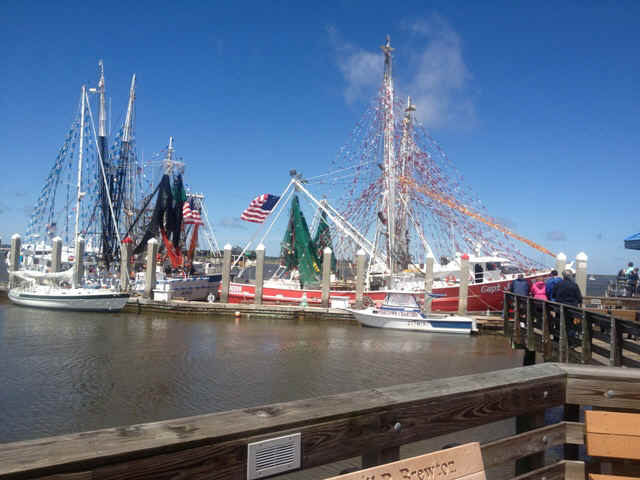FB_ShrimpBoats.jpg (136546 bytes)