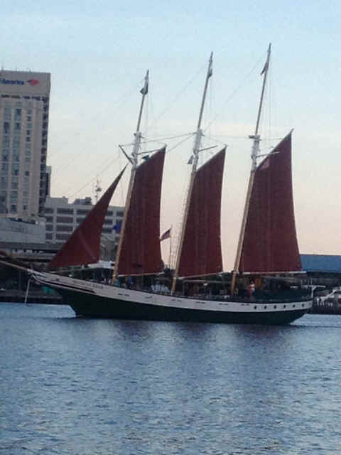 NorfolkSchooner.jpg (109319 bytes)