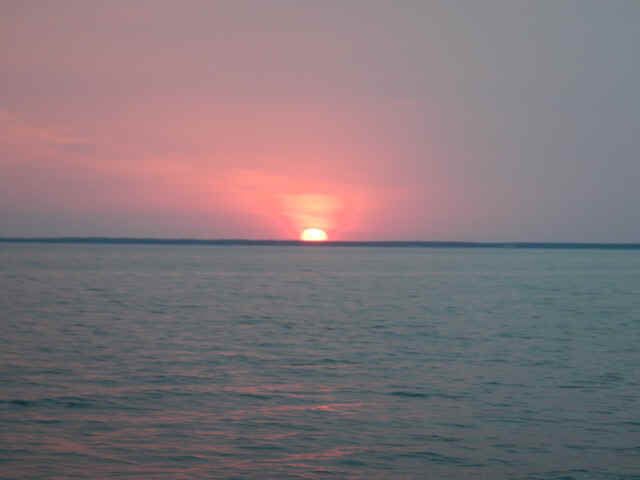 RH_Sunrise02.jpg (75967 bytes)