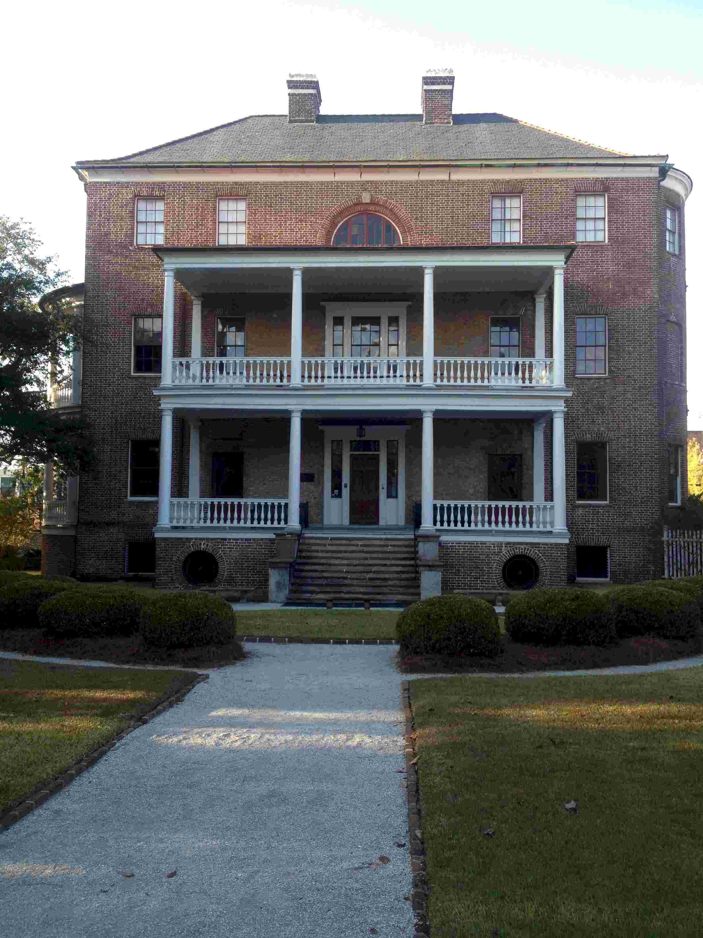 Charleston_Museum_Mile.jpg (300822 bytes)