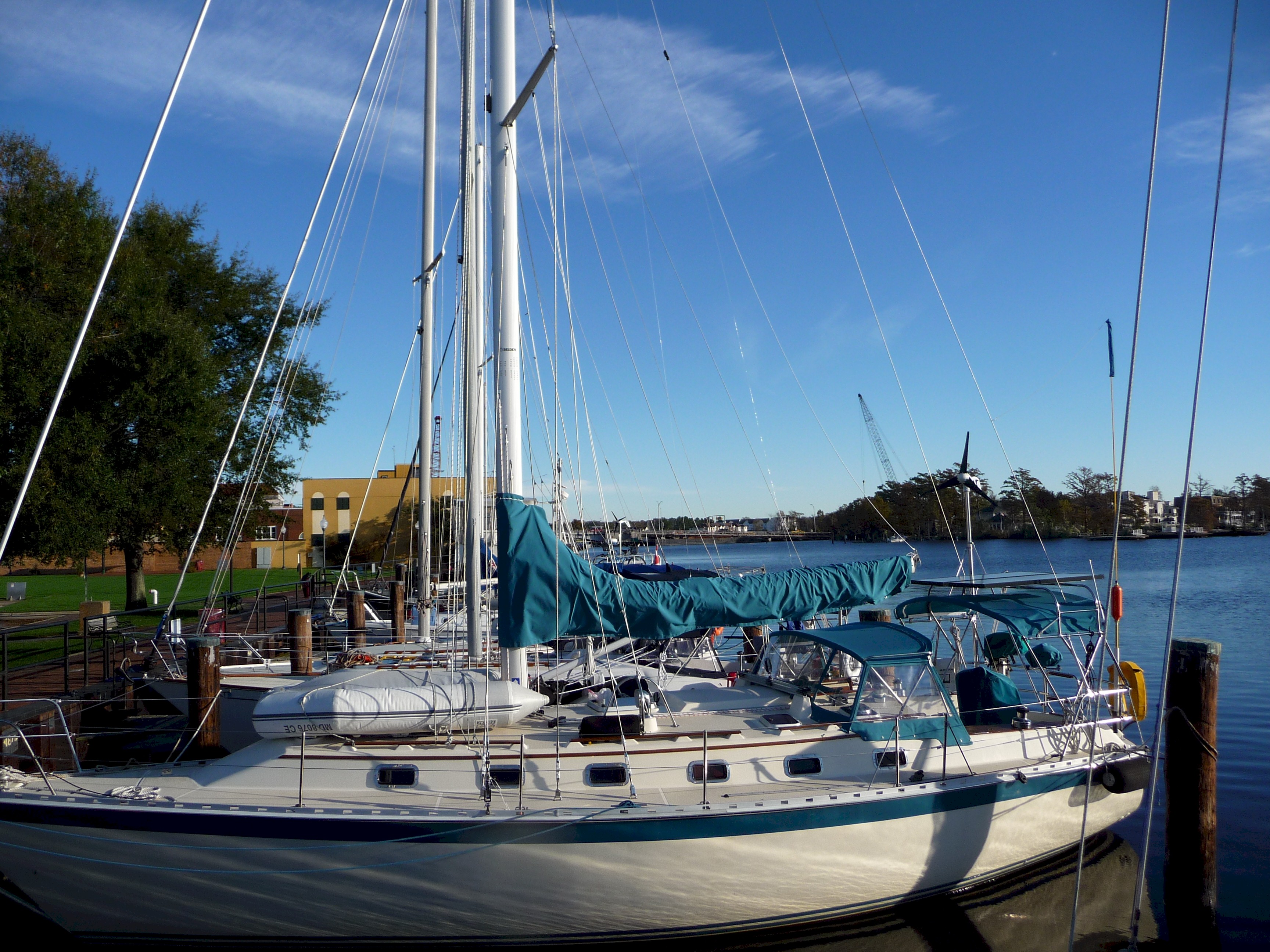 Elizabeth City Andante at Dock.jpg (1789450 bytes)