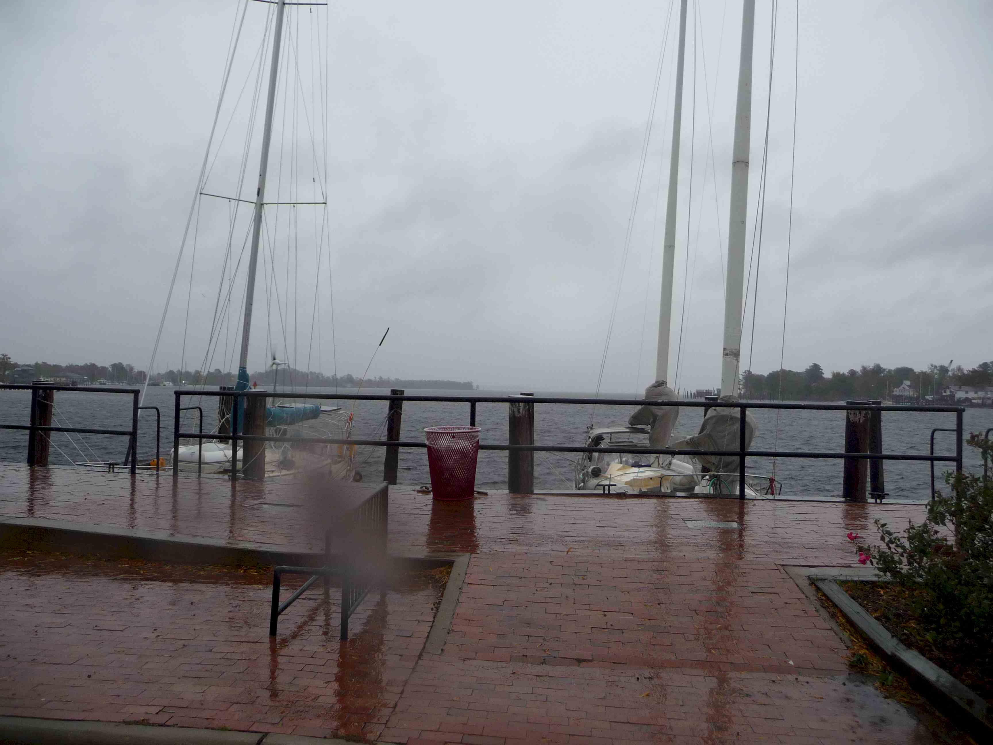 ECDock_storm.jpg (336645 bytes)