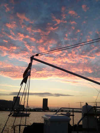 Norf_Sunset.jpg (69007 bytes)