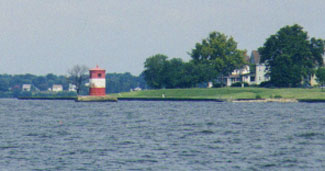 NoHarborLt.JPG (18202 bytes)