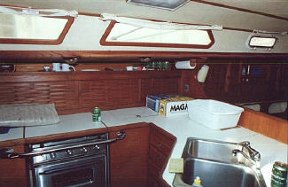 galley.jpg (19172 bytes)