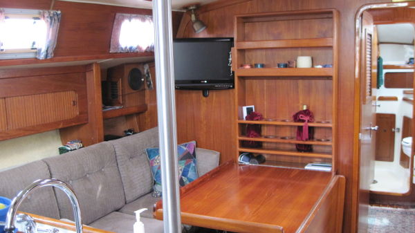 Port Settee with table down